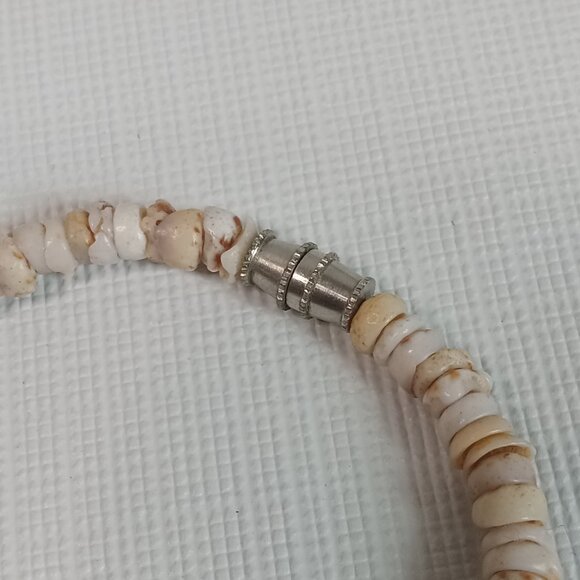 Vintage Off White and Tan Small Stacked Puka Shell Single Strand Choker Necklace - Picture 8 of 9